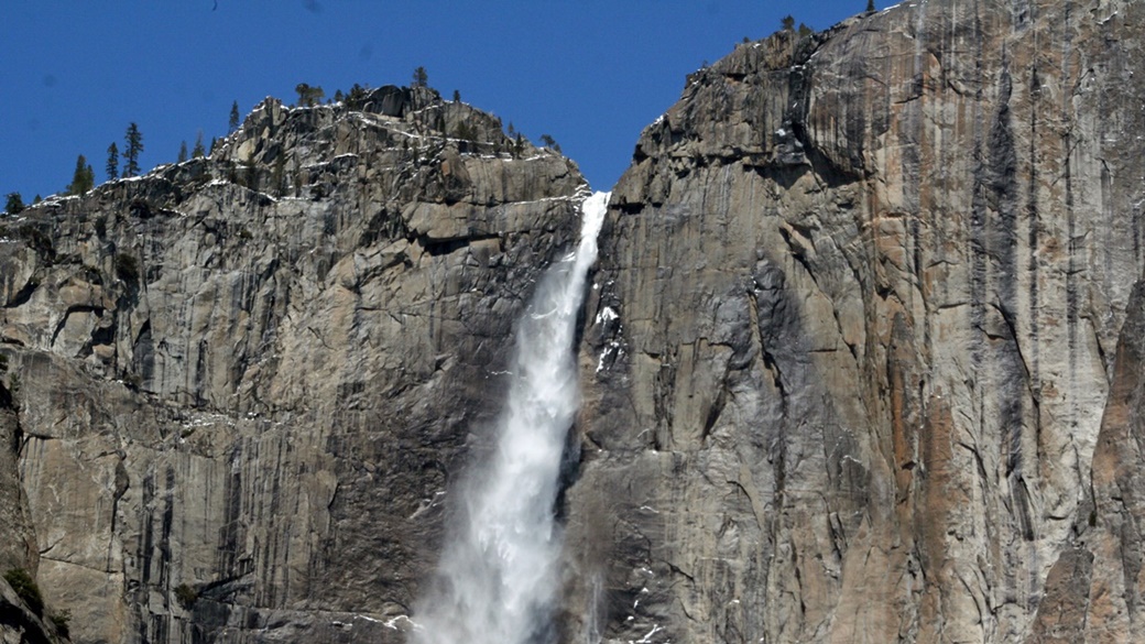 Yosemite Waterfalls | © samueldotj